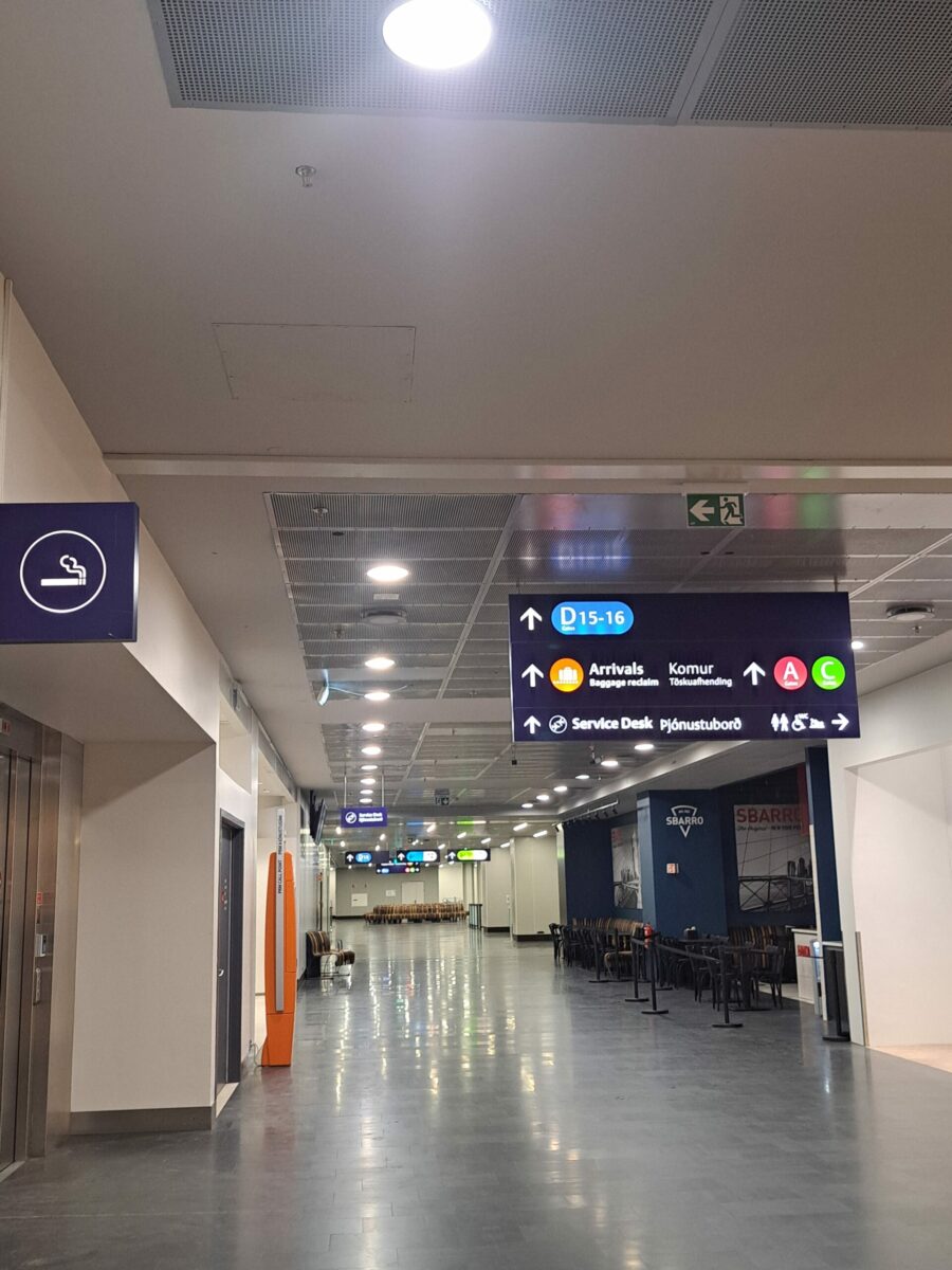 Áreas para fumantes no Aeroporto Internacional de Keflavík (KEF)